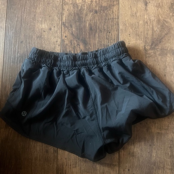 lululemon athletica hotty hot shorts 2.5” low rise - Picture 2 of 3